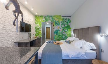 Λιγότερες διανυκτερεύσεις, υψηλότερα έσοδα: Tι βλέπουν οι ξενοδόχοι για τη φετινή σεζόν 