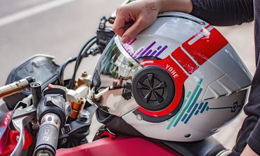 Πάνω από 1.400 παραβάσεις βεβαιώθηκαν την 43η εβδομάδα της εκστρατείας «Μηδενική ανοχή στη μη χρήση κράνους»