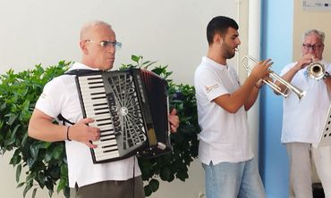 Η φιλαρμονική Κω γέμισε μελωδίες το 1ο Δημοτικό Σχολείο Κω