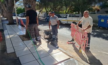 Eπισκευή των πεζοδρομίων έξω από το Κλειστό Γυμναστήριο Κω «Δημήτρης Παππούλης»