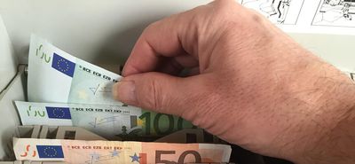 Μπαράζ πληρωμών από ΟΠΕΚΑ: Ποιοι και πότε θα δουν χρήματα στους λογαριασμούς τους