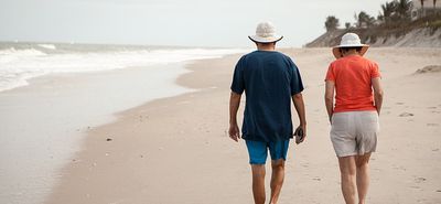 Περπάτημα στην παραλία: Ποια είναι τα οφέλη του;