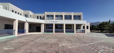 Eυχαριστήριο του Δημ. Σχολείου Καρδάμαινας στον κ. Α. Μεζουράι για την αποψίλωση του αύλειου χώρου 