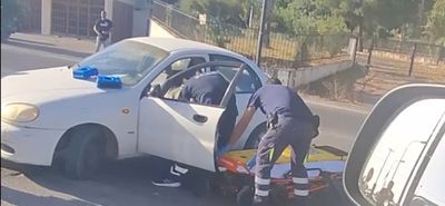 Tροχαίο στον Επαρχιακό με σύγκρουση 2 αυτοκινήτων – Στο νοσοκομείο μεταφέρθηκε ο ένας οδηγός