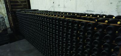 Ο Οινοτουρισμός στο Νότιο Αιγαίο: Ένα ταξίδι στο φως, τη γεύση και τον πολιτισμό του Αιγαίου