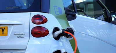  Νέα έκθεση: Τα plug-in υβριδικά μολύνουν σχεδόν όσο τα βενζινοκίνητα