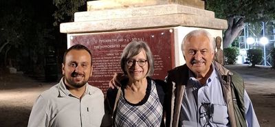 X. Nαβροζίδης: Ο δωρητής του αγάλματος του Ιπποκράτη κ. Δημήτρης Τάσσιος με την σύζυγο του Ελένη, ξανά στην Κω