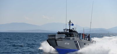 Λιμενικοί άνοιξαν πυρ και ακινητοποίησαν σκάφος που μετέφερε παράτυπους μετανάστες στην Κω