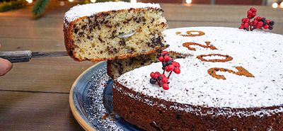 Το έθιμο της Βασιλόπιτας και τα Πρωτοχρονιάτικα έθιμα (γράφει η Ξανθίππη Αγρέλλη)