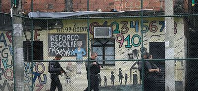 Ρίο ντε Τζανέιρο: Σκηνές πολέμου σε αστυνομική έφοδο κατά συμμορίας – 132 νεκροί, πτώματα στους δρόμους