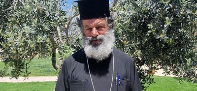 O εφημέριος του Ι.Ν. Εισοδίων της Θεοτόκου στην Κέφαλο μιλάει για την ανάγκη του έργου ασφαλτόστρωσης στον Αϊ Γιάννη