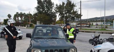 Ο Διοικητής της τροχαίας Κω Β. Πλατώνης μιλάει για το νέο ΚΟΚ, τα κράνη, τα πατίνια, το όριο των 50χλμ. κ.α.