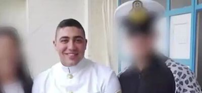 Θρίλερ με τον λιμενικό που βρέθηκε απαγχονισμένος στη Λέσβο: "Σκότωσαν το παιδί μου και το κρέμασαν" λέει η μάνα του