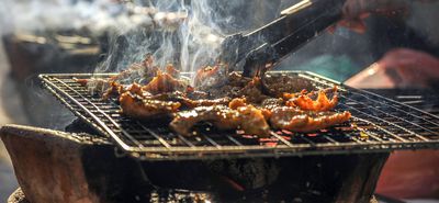 Διευκρινίσεις από την κυβέρνηση για τα catering: Καμία απαγόρευση στις ψησταριές των πανηγυριών 