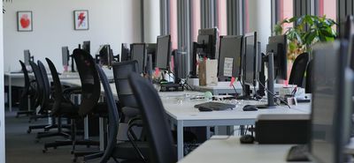 Ψηφιακή κάρτα θα «χτυπούν» οι δημόσιοι υπάλληλοι από το 2026 για να ελεγχθούν κοπάνες και υπερωρίες