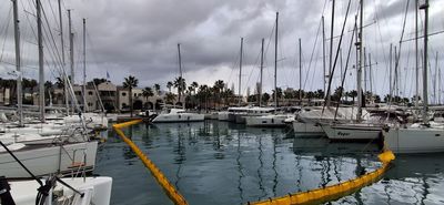 Με επιτυχία, παρά τις δυσμενείς καιρικές συνθήκες, ολοκληρώθηκε η ετήσια άσκηση αντιμετώπισης θαλάσσιας ρύπανσης στη Μαρίνα Κω