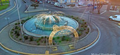 Κ. Παπαθωμά: Περί της επιγραφής “Merry Christmas” στην είσοδο της πόλης