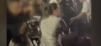 Χαμός και ξύλο σε πανηγύρι με τη Γωγώ Τσαμπά - "Έφευγαν" στον αέρα τραπέζια, καρέκλες και μπουκάλια 