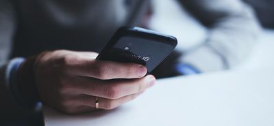 Τουρκικό δικαστήριο δικαίωσε γυναίκα επειδή ο άνδρας της την είχε αποθηκεύσει στο κινητό ως «Χοντρούλα»