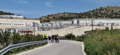 Ηοt spot Πυλίου: Διπλασιάστηκαν οι διαμένοντες λόγω μεταφοράς τους από άλλα νησιά