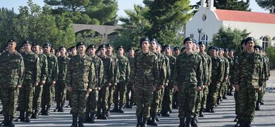 Ανακοινώθηκαν οι αλλαγές στις Ένοπλες Δυνάμεις: Τέλος η θητεία σε αεροπορία και ναυτικό – Αύξηση στον «μισθό» των φαντάρων