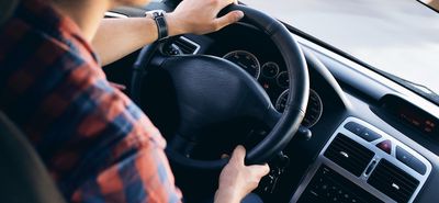 Εως 8 χρόνια αφαίρεση της άδειας οδήγησης για όσους είναι με το κινητό στο χέρι   