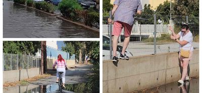 Προβλήματα στους δρόμους της Κω από την πρώτη βροχή – Τουρίστες σκαρφάλωσαν στα σύρματα για να διασχίσουν τον δρόμο