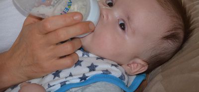 ΕΟΦ: Προειδοποίηση για επικίνδυνο βρεφικό γάλα – Εντοπίστηκαν κρούσματα αλλαντίασης