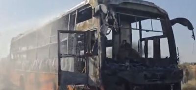 Iνδία: Λεωφορείο τυλίχθηκε στις φλόγες – Τουλάχιστον 20 νεκροί