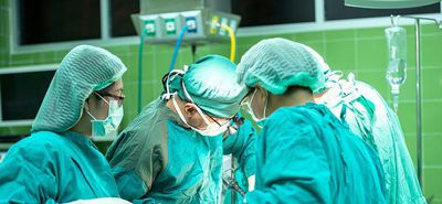 Επί ποδός οι νοσοκομειακοί γιατροί για τα σχέδια να μπουν ιδιωτικές ασφαλιστικές εταιρείες στο ΕΣΥ 