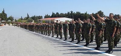 Πρόστιμα έως 6.000 ευρώ μέσω εφορίας για τους "κοπανατζήδες" από το Στρατό