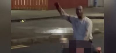 Μπέλφαστ: Aγρια επίθεση Σουδανού μετανάστη που προσπάθησε να αποκεφαλίσει άνδρα με μαχαίρι στη μέση του δρόμου 