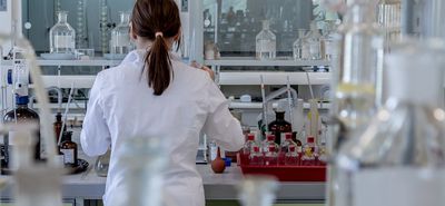 Εξώδικο εργαστηριακών γιατρών για το clawback και τη διαφάνεια στον ΕΟΠΥΥ