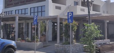 B. Xαδούλης: Ποιος εξαφάνισε τις δύο θέσεις στάθμευσης ΑμεΑ στο Τιγκάκι;