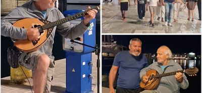 Ο συμπολίτης μας Μάριος Σκιαθίτης διασκεδάζει και φέτος τους τουρίστες στο λιμάνι με το μπουζούκι του