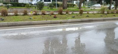 Αναγνώστης: Καθίζηση του δρόμου στην είσοδο της πόλης