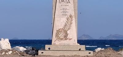 Eπιμνημόσυνη Δέηση στo Μνημείο των Ιμίων στην περιοχή Σκανδαρίου (Φάρος) που τοποθετήθηκε από το Εργαστήριο Ψηφιδωτών της Μητροπόλεως