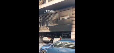 Eμπρηστικές επιθέσεις με γκαζάκια σε κατοικίες πολιτευτών της ΝΔ - Μια γυναίκα στη ΜΕΘ και 4 τραυματίες