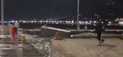 Aναγνώστρια: "Χαμός" πάλι στο λιμάνι της Κω με τα μπλόκια λόγω κακοκαιρίας - Τα δένουμε με δικά μας σχοινιά