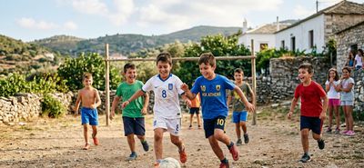 "Ευτυχισμένα" δηλώνουν 8 στα 10 παιδιά στην Ελλάδα - Συνήθως είναι αγόρια, καλοί μαθητές, κατοικούν σε νησιά, μένουν με τους δύο γονείς