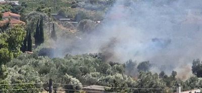 Φωτιά στα Σπάτα: Εντοπίστηκε νεκρός σε αυτοκίνητο