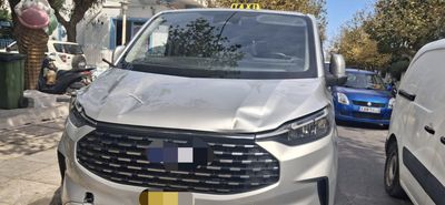 Τροχαίο στην πόλη της Κω – Ταξί βαν συγκρούστηκε με δύο ποδήλατα