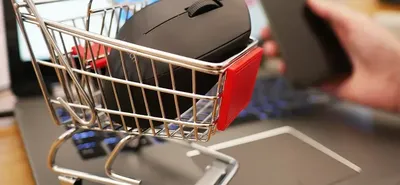 Από 1/7 σε ισχύ ο δασμός 3 ευρώ/κατηγορία σε δέματα από πλατφόρμες εκτός Ε.Ε. (Temu, Shein κ.α.)