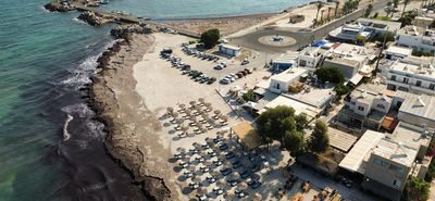 Πλύσιμο του παραλιακού μετώπου Μαστιχαρίου το πρωί της Πέμπτης 9/7
