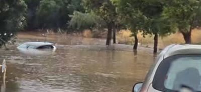 Πλημμύρισαν δρόμοι στη Ρόδο – Το ύψος της βροχής "κατάπιε" αυτοκίνητο