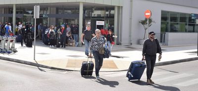 Πώς οι αυξήσεις στα αεροπορικά εισιτήρια θα επηρεάσουν τον Eλληνικό τουρισμό   