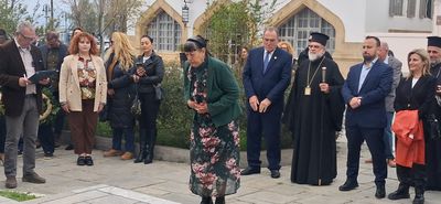 Περί καταθέσεως των στεφάνων στο Ηρώο (Γράφει η Ξανθίππη Αγρέλλη)