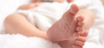 Με κατάγματα και σημάδια που παραπέμπουν σε καψίματα και δαγκώματα νοσηλεύεται μωρό 10 μηνών στην Πάτρα – Έρευνα για κακοποίηση