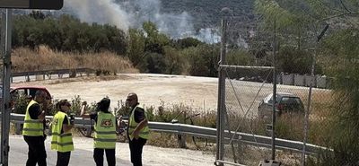 Συμβαίνει τώρα: Φωτιά  έξω από τη δομή μεταναστών στο Πυλί 