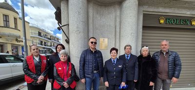 ΕΡΥΘΡΟΣ ΣΤΑΥΡΟΣ ΚΩ: ΤΕΛΕΤΗ ΑΠΟΚΑΛΥΨΗΣ ΤΙΜΗΤΙΚΗΣ ΠΛΑΚΕΤΑΣ